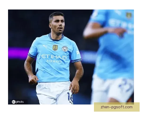 2025年金球奖评选中罗德里呼声上升引发足球界广泛关注